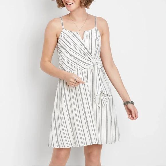 puff sleeve dress with square neck English Factory